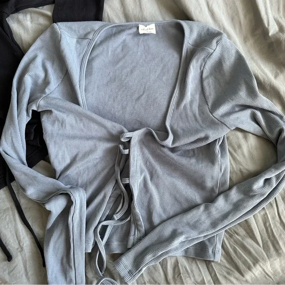 BUNDLE - Aritzia Wilfried tie front top - Picture 8 of 8